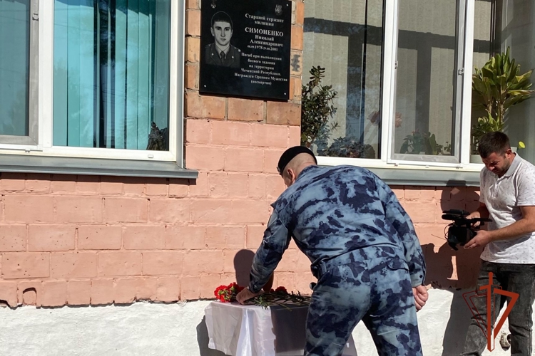 В память о сотруднике ОМОН Николае Симоненко в Абакане заложена жасминовая аллея 