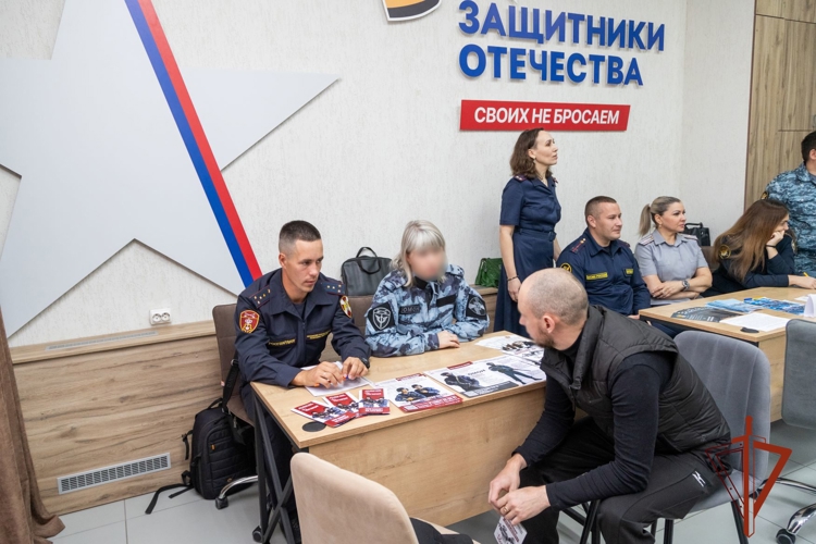 Представители Росгвардии приняли участие в проведении в Хакасии ярмарки вакансий для ветеранов СВО и их семей 