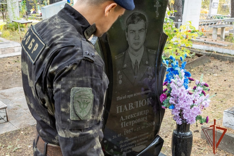 В Росгвардии по Хакасии почтили память офицеров СОБР