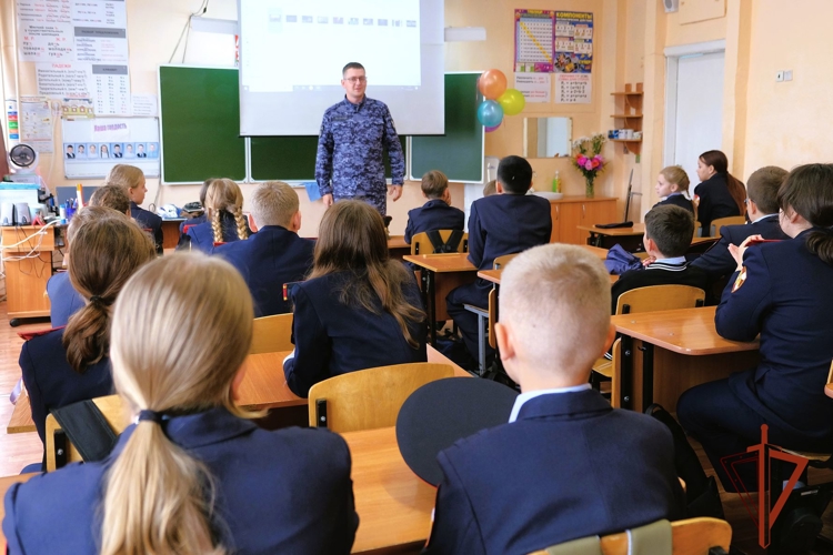 День победы русских полков в Куликовской битве стал темой урока в абаканском кадетском классе Росгвардии 