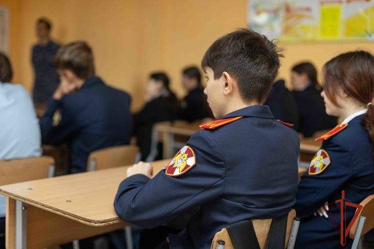 В Хакасии росгвардейцы рассказали кадетам о битве за Кавказ