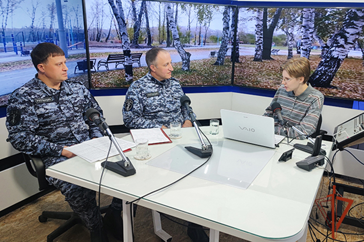 Офицеры ЦЛРР Росгвардии по Хакасии рассказали телезрителям о контроле за оборотом оружия в регионе 