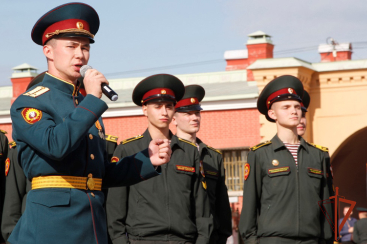 Выпускников из Хакасии приглашают поступить в институты войск национальной гвардии Российской Федерации 