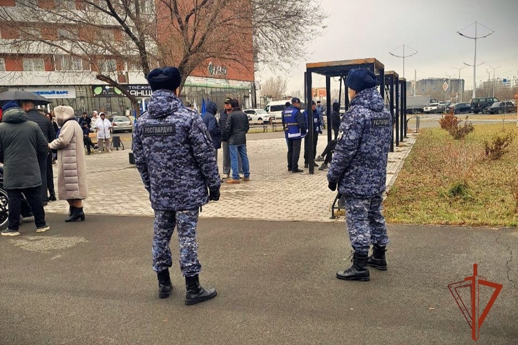 При участии Росгвардии обеспечена безопасность празднования Дня народного единства в Абакане  