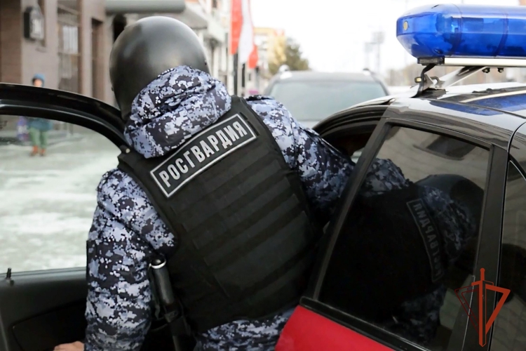 Росгвардейцы задержали в Черногорске подозреваемого в грабеже