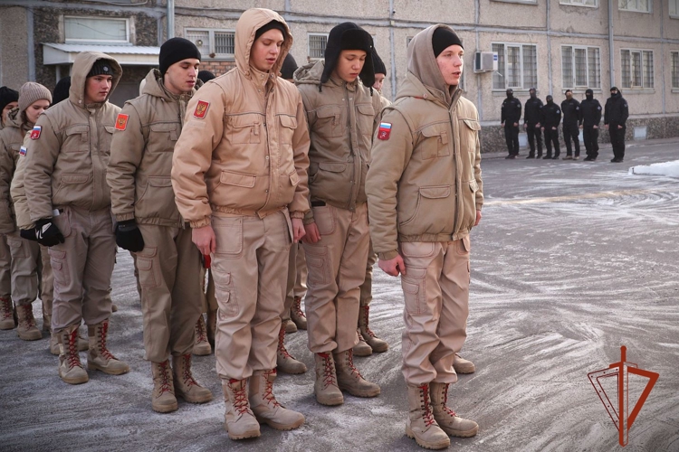 Юнармейцы из Черногорска побывали в гостях у спецподразделения Росгвардии 