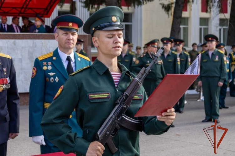 Выпускники из Хакасии могут стать офицерами войск правопорядка 