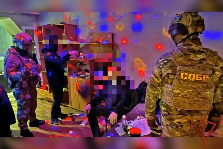 При силовой поддержке СОБР Росгвардии в Хакасии задержан подозреваемый в содействии террористической организации (видео)