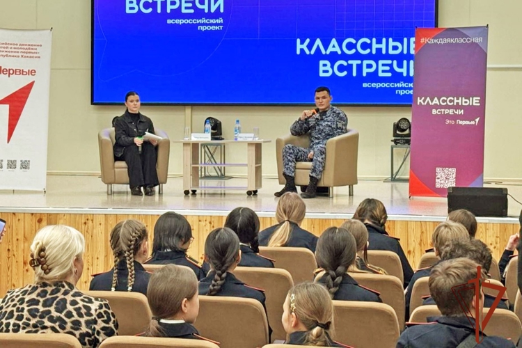 Сотрудник Росгвардии в Абакане рассказал подрастающему поколению о своей профессии