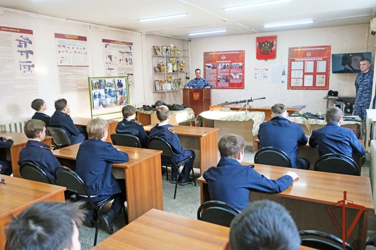 В гостях у росгвардейцев побывали учащиеся абаканского подшефного класса 