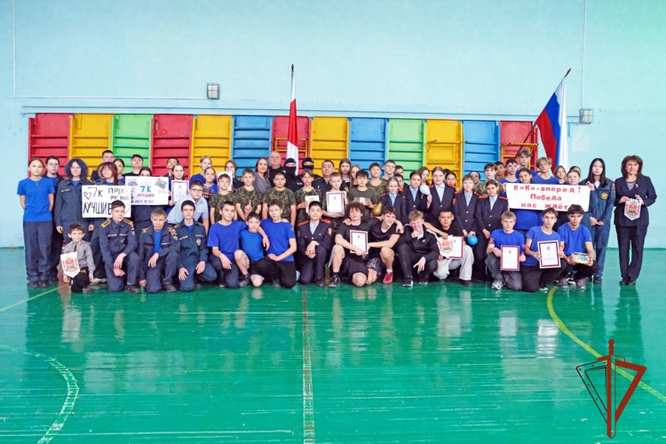 Росгвардия провела военно-спортивную эстафету с абаканскими кадетами 