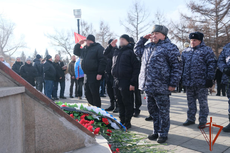 Росгвардейцы почтили в Хакасии память погибших при исполнении служебного и воинского долга земляков