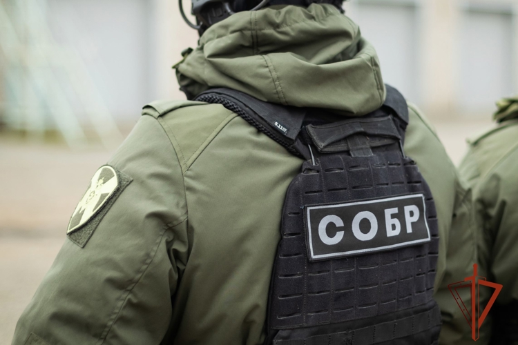 При содействии СОБР Росгвардии по Хакасии задержан подозреваемый в развратных действиях в отношении несовершеннолетней