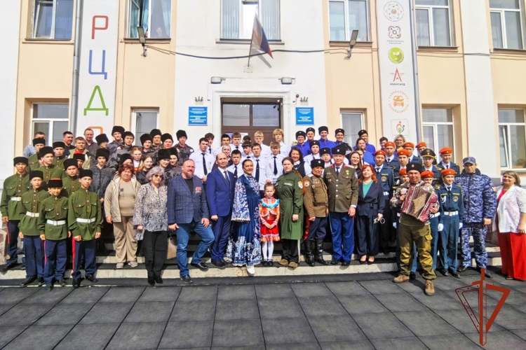 При участии росгвардейцев в Абакане определены победители патриотических конкурсов среди школьников 