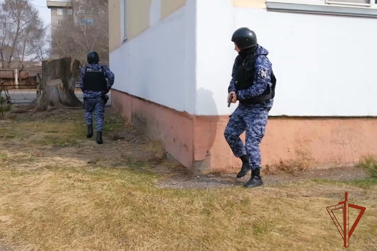 В рамках Всероссийского учения росгвардейцы провели тренировку на объектах образования Хакасии 