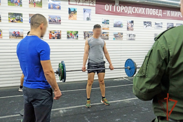 Сотрудники СОБР и ОМОН Росгвардии по Хакасии заслужили право ношения знака отличия спецназа