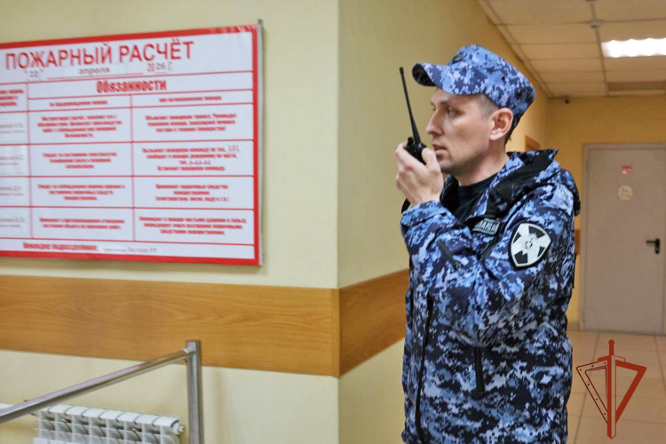 В отделе вневедомственной охраны Росгвардии по Черногорску проведено пожарно-тактическое занятие 
