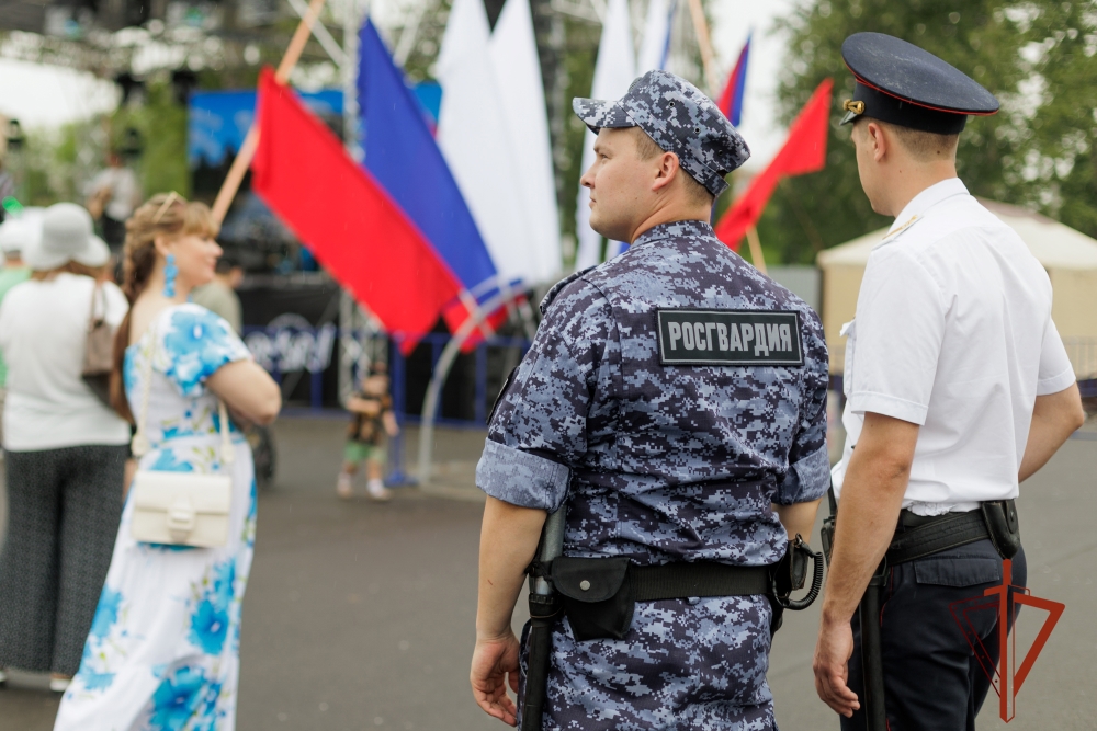 Росгвардия обеспечила безопасность празднования Дня России в Хакасии