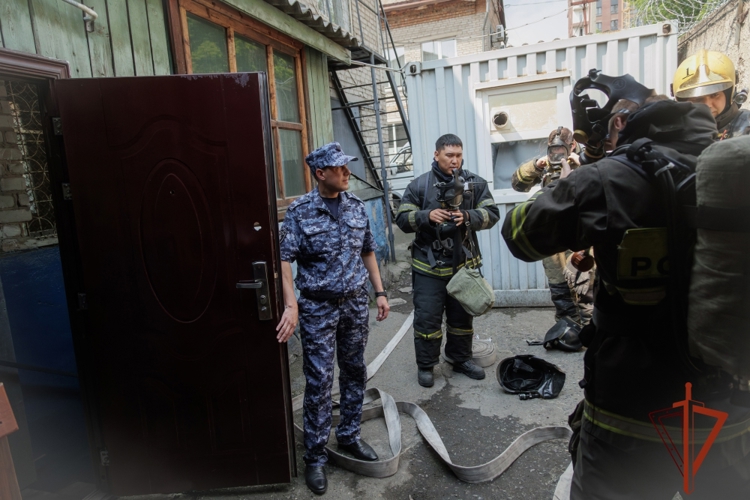 В Абакане прошло пожарно-тактическое занятие с участием Росгвардии и МЧС
