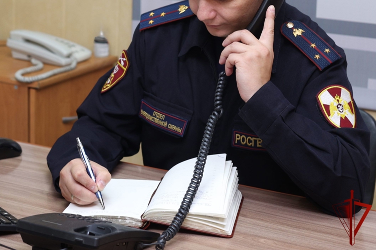 В Управлении Росгвардии по Хакасии прошла прямая телефонная линия по вопросам поступления на службу