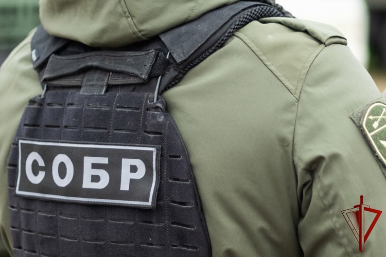 При содействии спецназа Росгвардии в Хакасии задержана подозреваемая в незаконном присвоении выплаты за погибшего военнослужащего