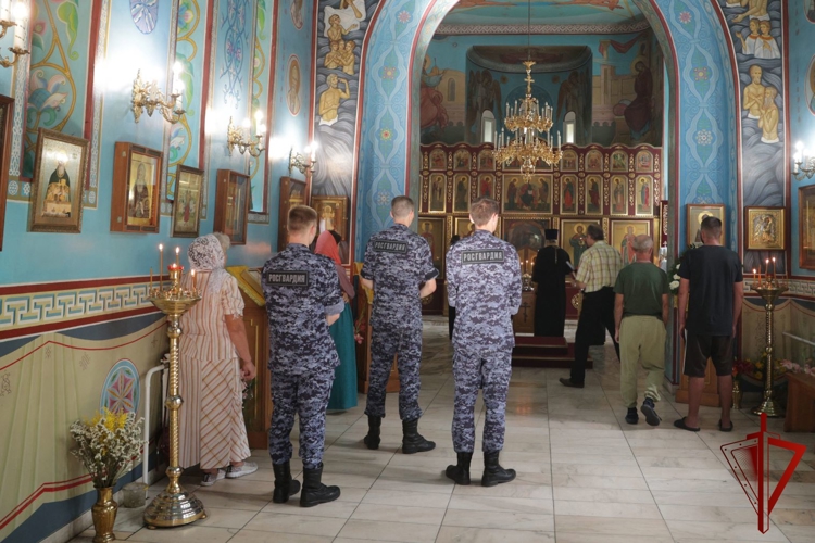 В Управлении Росгвардии по Хакасии почтили память небесного покровителя войск правопорядка