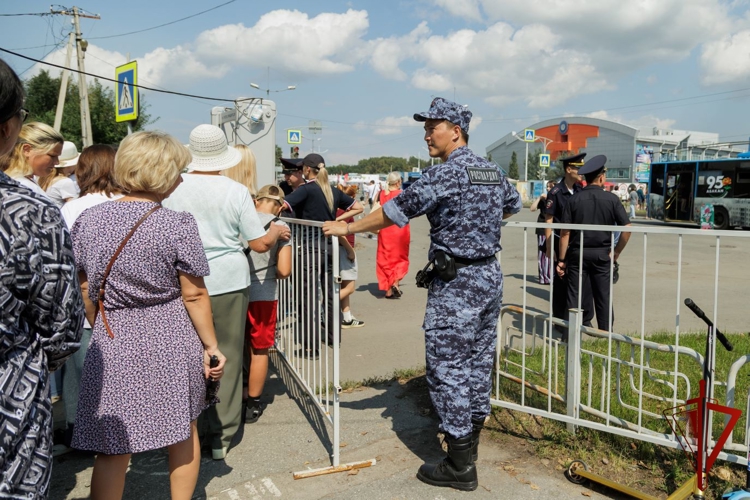 Росгвардейцы приняли участие в обеспечении безопасности празднования Дня города Абакана