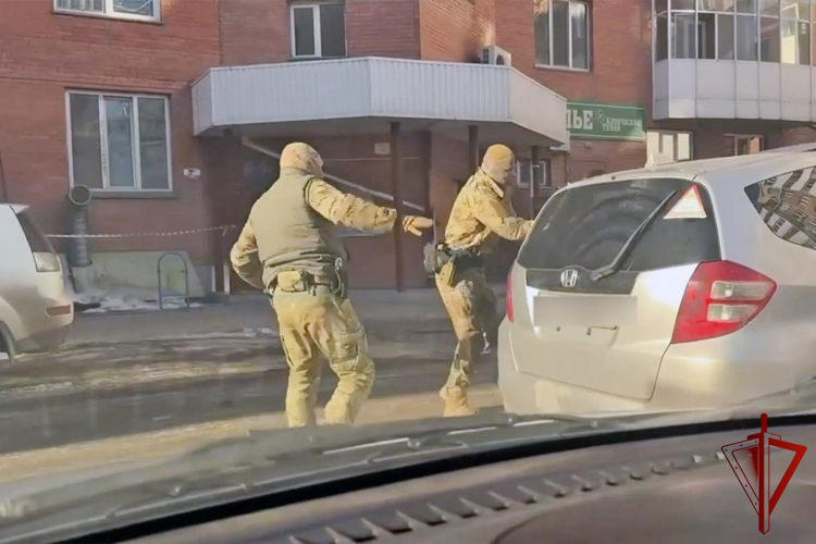 При поддержке СОБР Росгвардии в Хакасии задержаны подозреваемые в незаконном обороте банковских и SIM-карт
