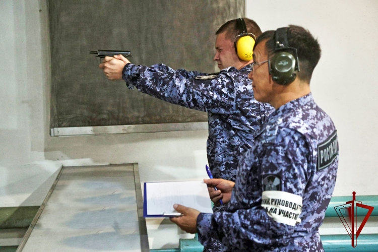 В Хакасии прошел чемпионат по стрельбе среди сотрудников вневедомственной охраны Росгвардии