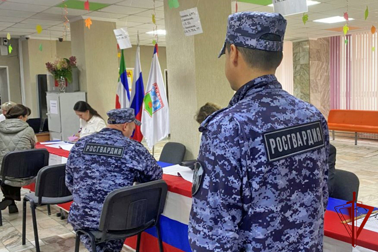 В Хакасии росгвардейцы участвуют в Едином дне голосования