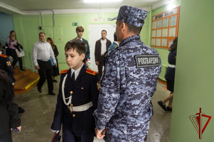 При участии подразделений Росгвардии в Хакасии обеспечена безопасность проведения Дня знаний