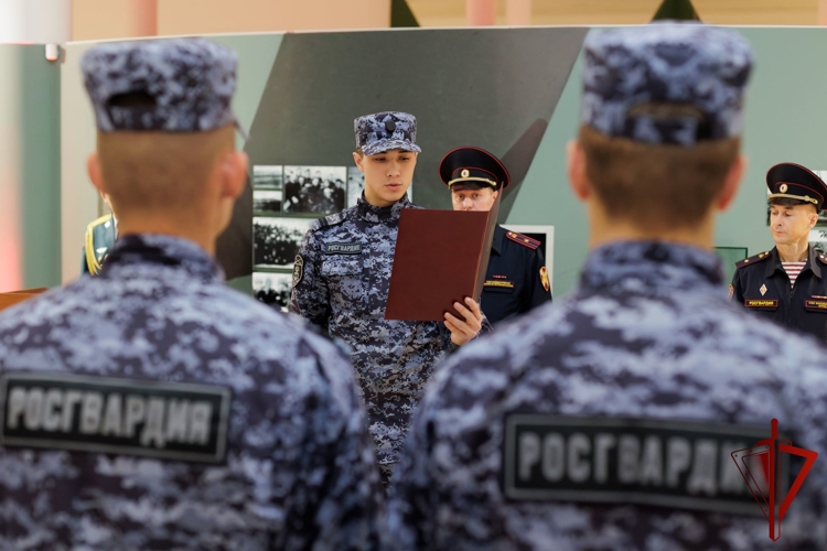 В Хакасии молодые сотрудники вневедомственной охраны Росгвардии присягнули на верность Отечеству